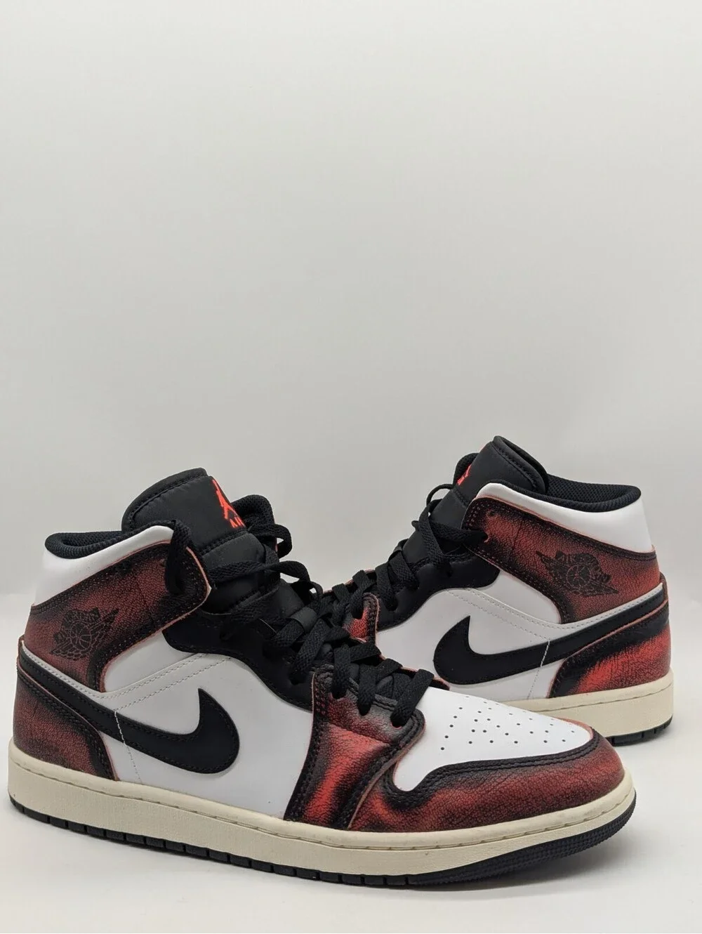 Mens Size 10.5 Nike Jordan 1 SE Mid Wear-Away Chicago Red Black Shoes DV9565-006